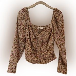 ASTR THE LABEL Long Sleeve Floral Ruched Top in Taupe with Side Zipper in size M